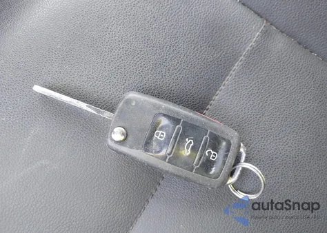 2014 Volkswagen Beetle 2.5L z USA, uszkodzony, nr VIN 3VW5X7AT9EM806522